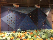 تسلق الصخور في الأماكن المغلقة