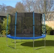 الترامبولين داخلي مع صافي