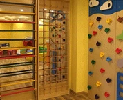 جدار تسلق خشبي داخلي